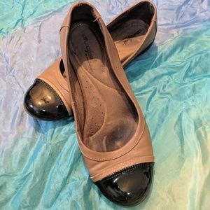 Size 8 tan & black cap toe flats (vegan!)